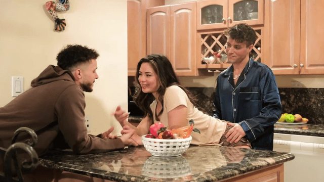 Động cơ thầm kín của đứa em gái cưng - gyxmesvu.co.uk