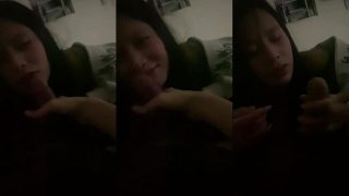 Mới quen được vài ngày em đã đòi bú cu anh còn lấy điện thoại em quay phim